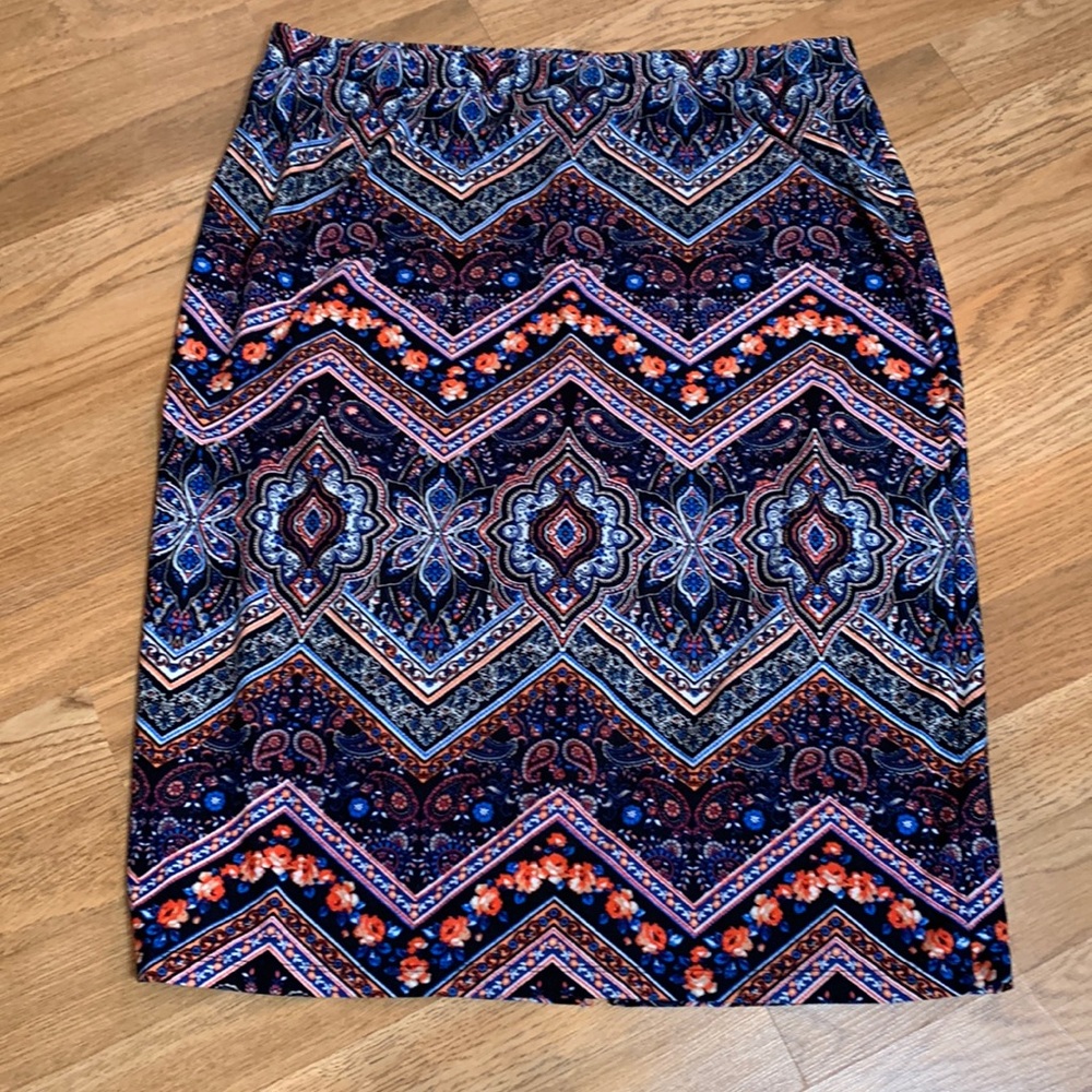French Laundry soft, multi-colored paisley, chevron print pencil skirt. Size 2X.